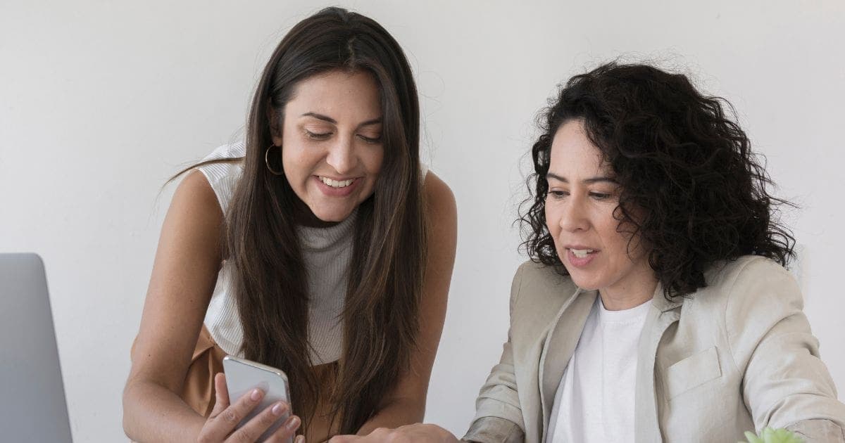 Mujeres lideran créditos en México: 56% del total y mejor pago